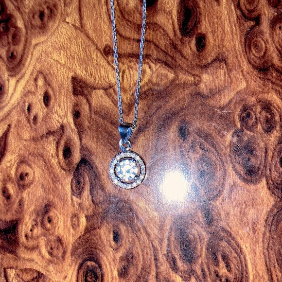 💎HOST PICK 💎🥹 CIRCLE FAKE DIAMOND THIN CHAIN NECKLACE 💎⛓️ - Picture 2 of 12